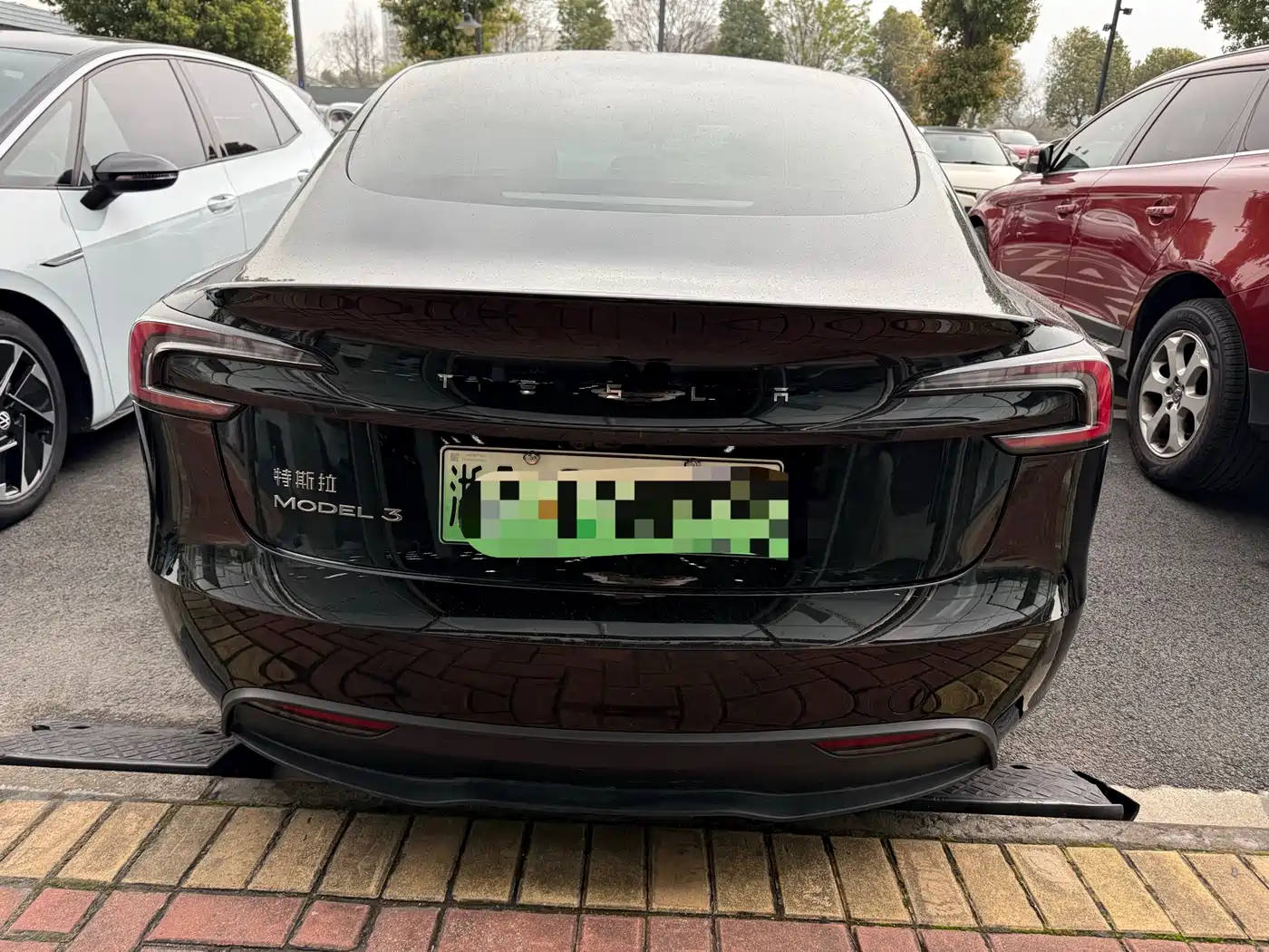 TESLA MODEL 3