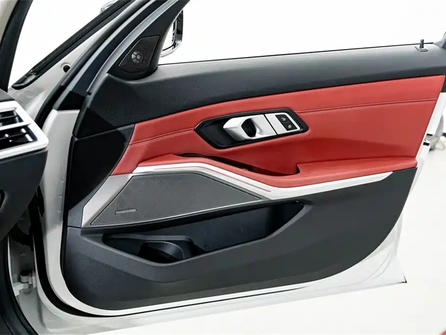 BMW 3 Series 2025 330Li M Sport Night Edition фото 16