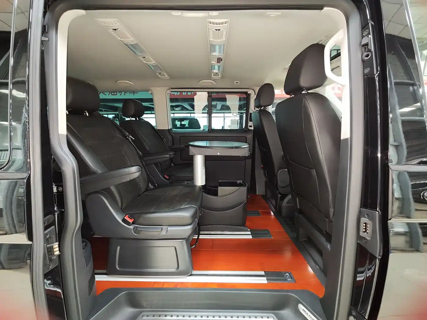 Volkswagen Multivan 2018 2.0TSI 4WD Premium Edition 7-Seater фото 5
