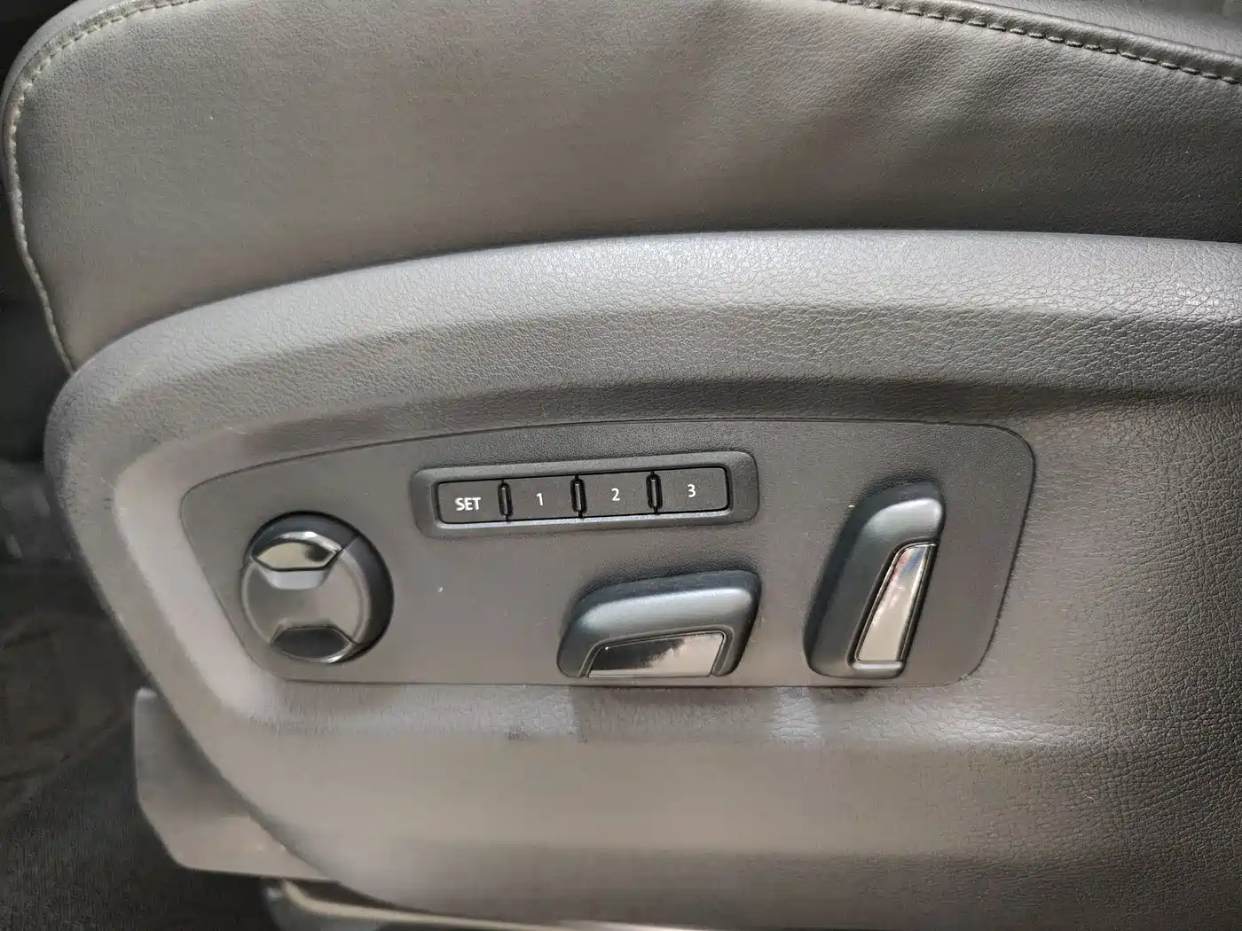 Volkswagen Multivan 2018 2.0TSI 4WD Premium Edition 7-Seater фото 20