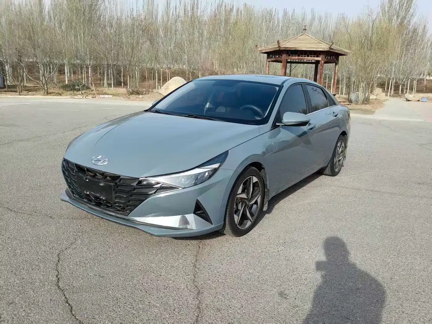 Hyundai Elantra 2021 1.5L CVT LUX Premium Edition фото 3