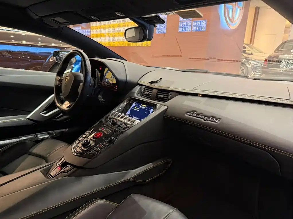 Lamborghini Aventador 2014 2011 LP 700-4