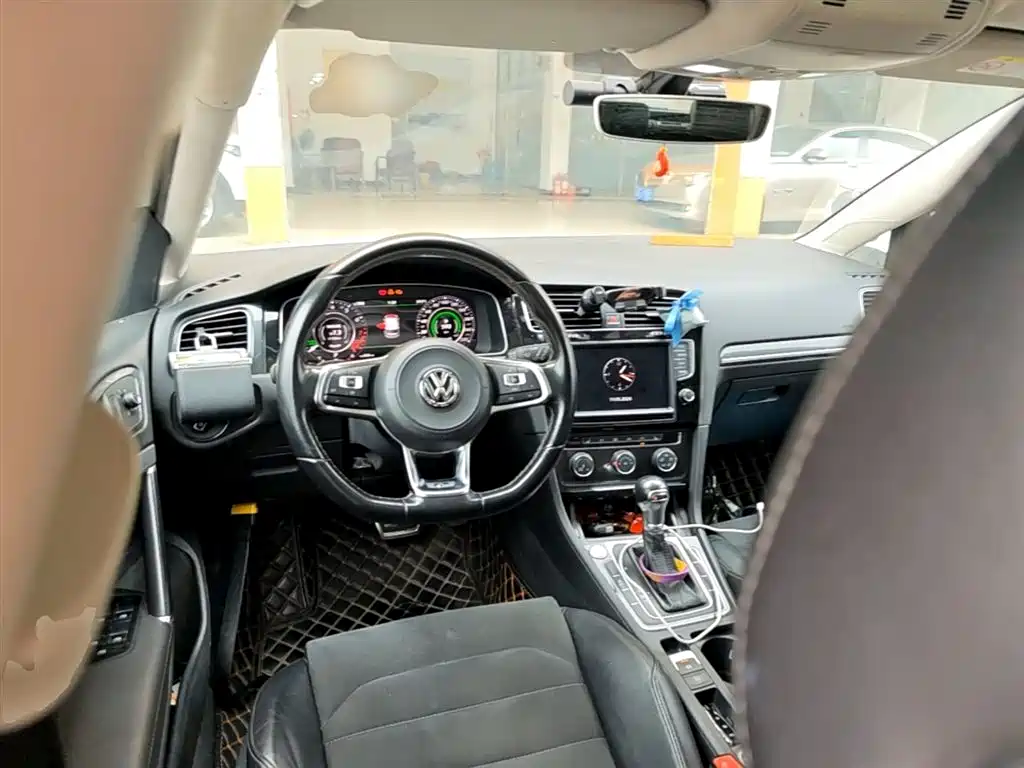 Volkswagen Golf 2018 230TSI Automatic Luxury фото 10