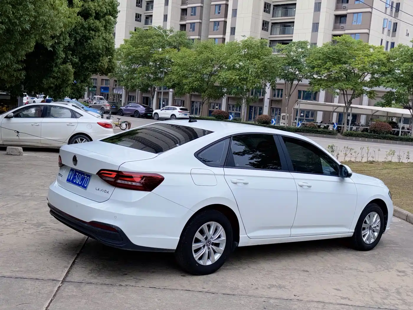 Volkswagen Lavida 2024 Model 1.5L Automatic Delight Edition фото 4