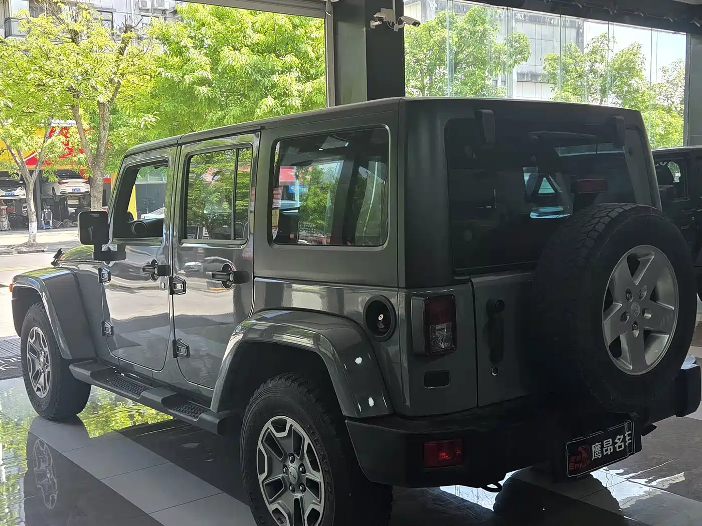Фото 5 - Jeep Wrangler