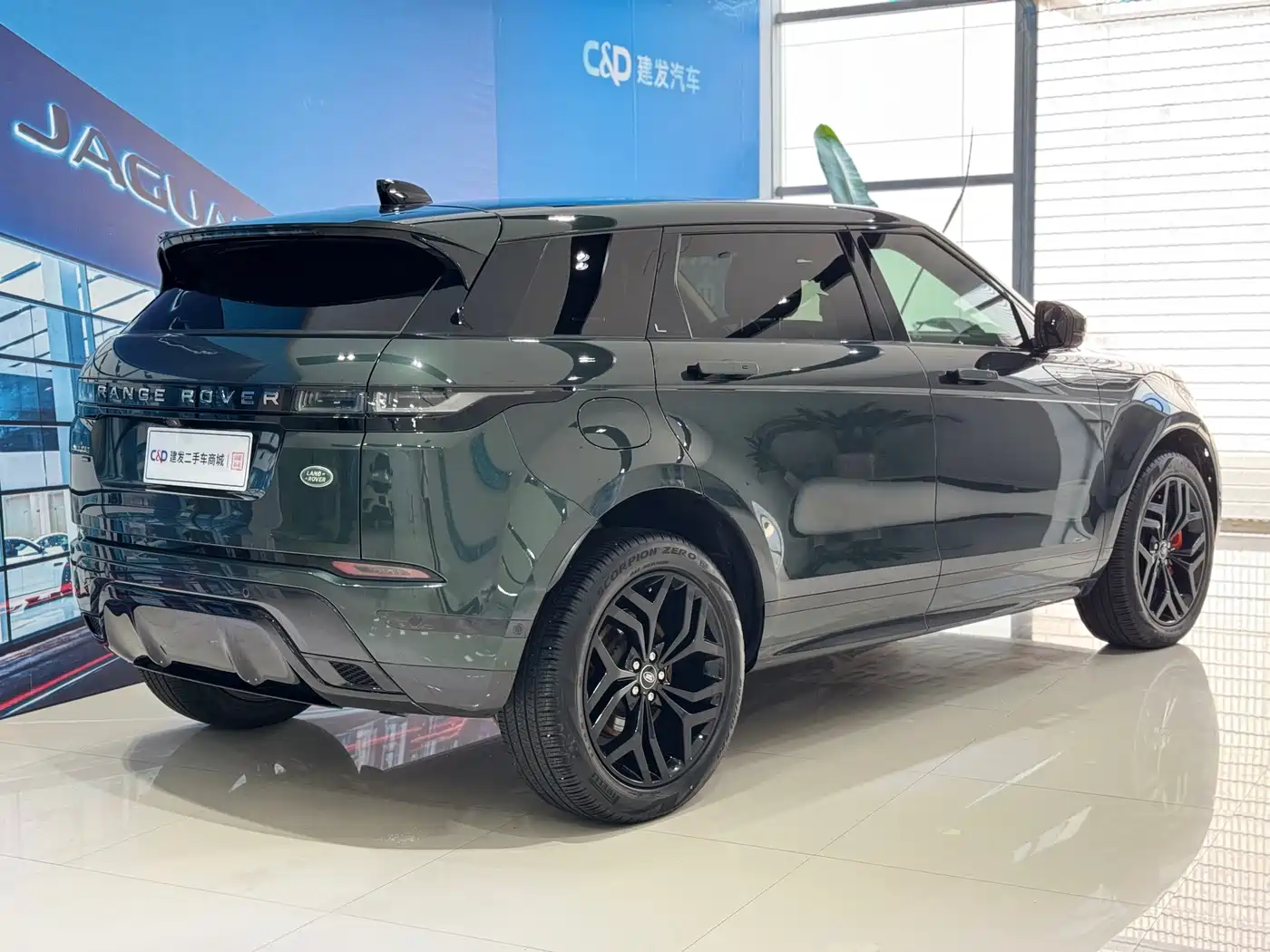 Land Rover Range Rover Evoque 2023 Range Rover Evoque L 249PS Premium Luxury Edition фото 3