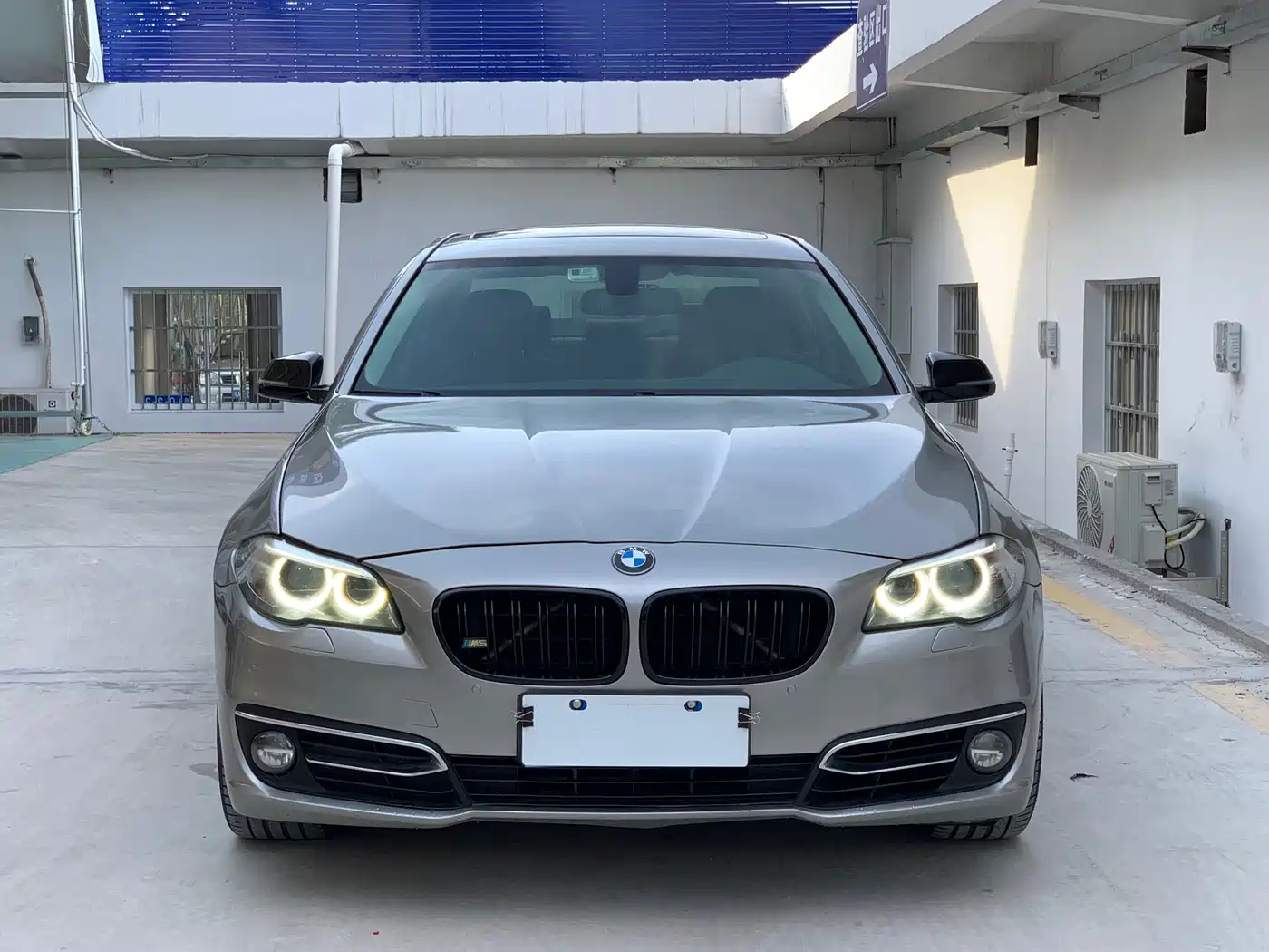 BMW 5 Series 2014 525Li Luxury Design Package фото 2