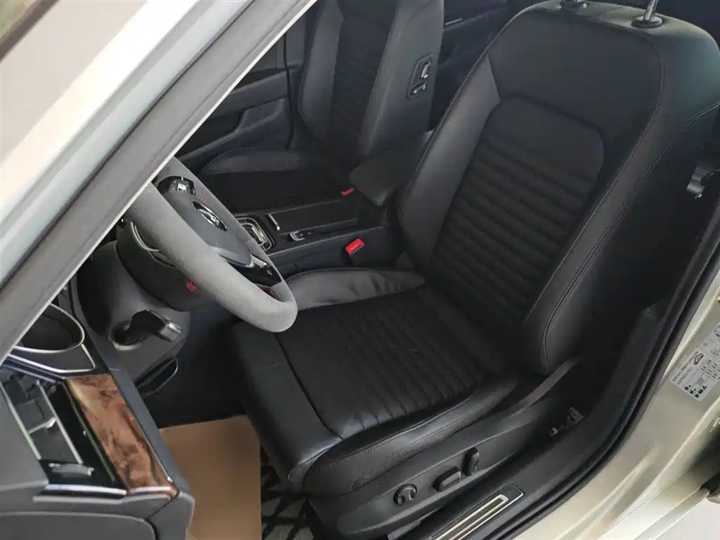 Volkswagen Magotan 2018 Facelift 330TSI DSG Luxury фото 6