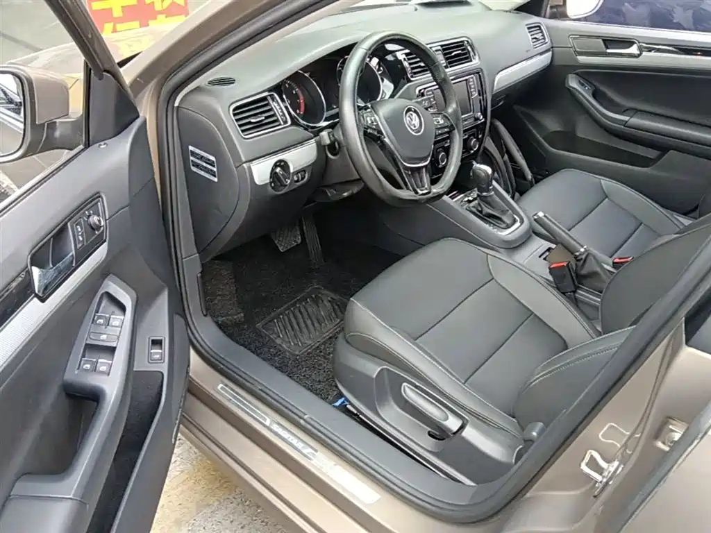 Volkswagen Sagitar 2017 230TSI Automatic Comfort фото 16