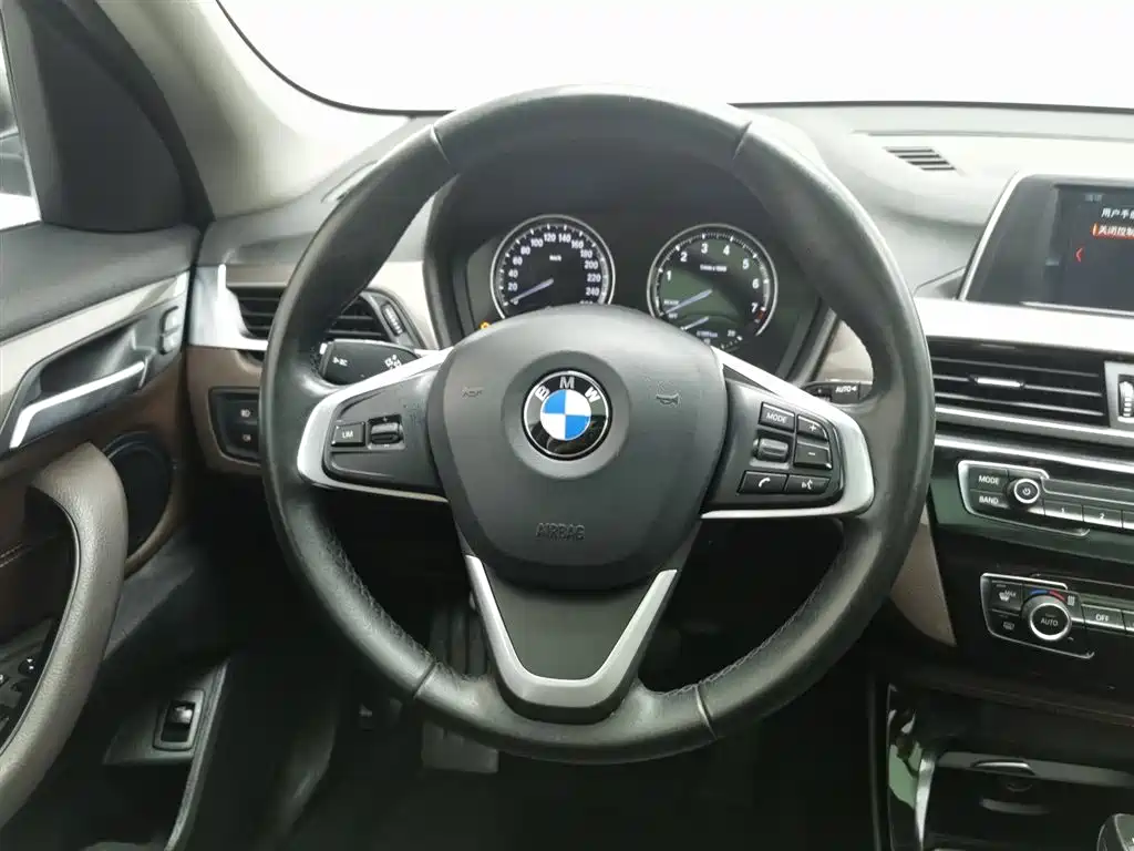 BMW X1 2018 sDrive18Li Premium Model фото 11
