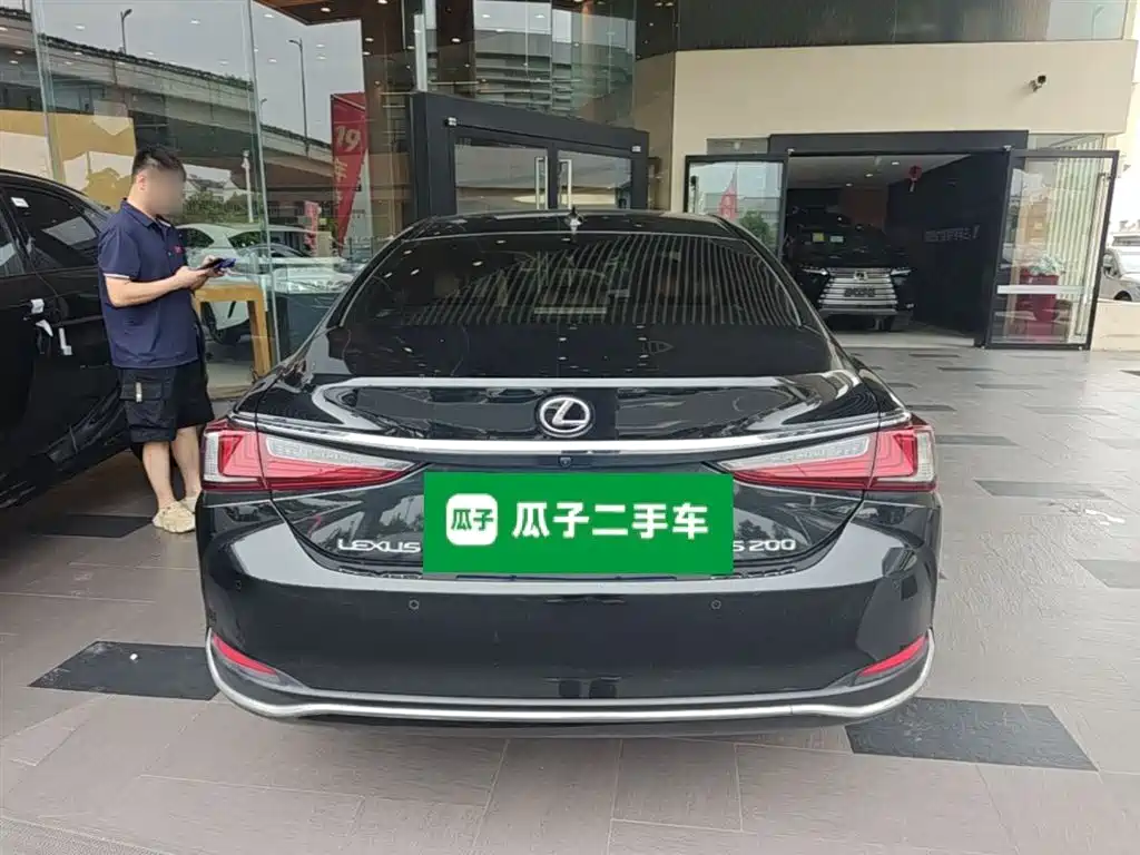 Lexus ES 2022 200 Excellence Edition фото 6