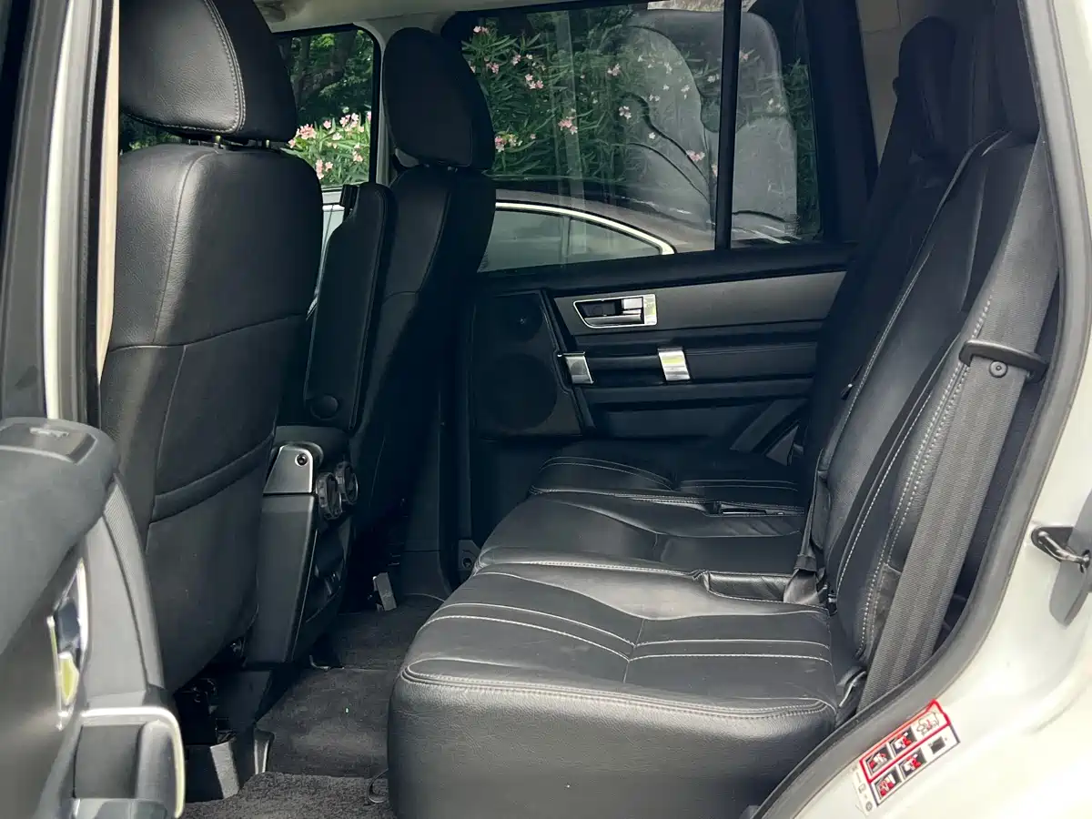 Land Rover Discovery 2016 3.0 SC V6 HSE фото 11