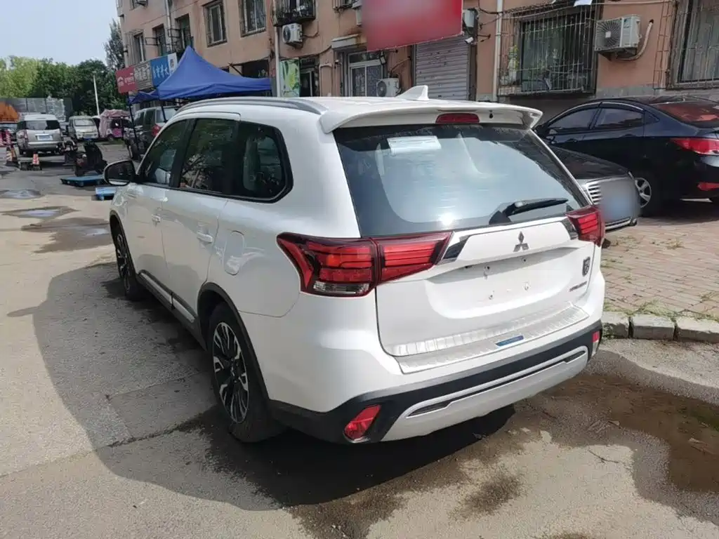 Фото 5 - Mitsubishi Outlander
