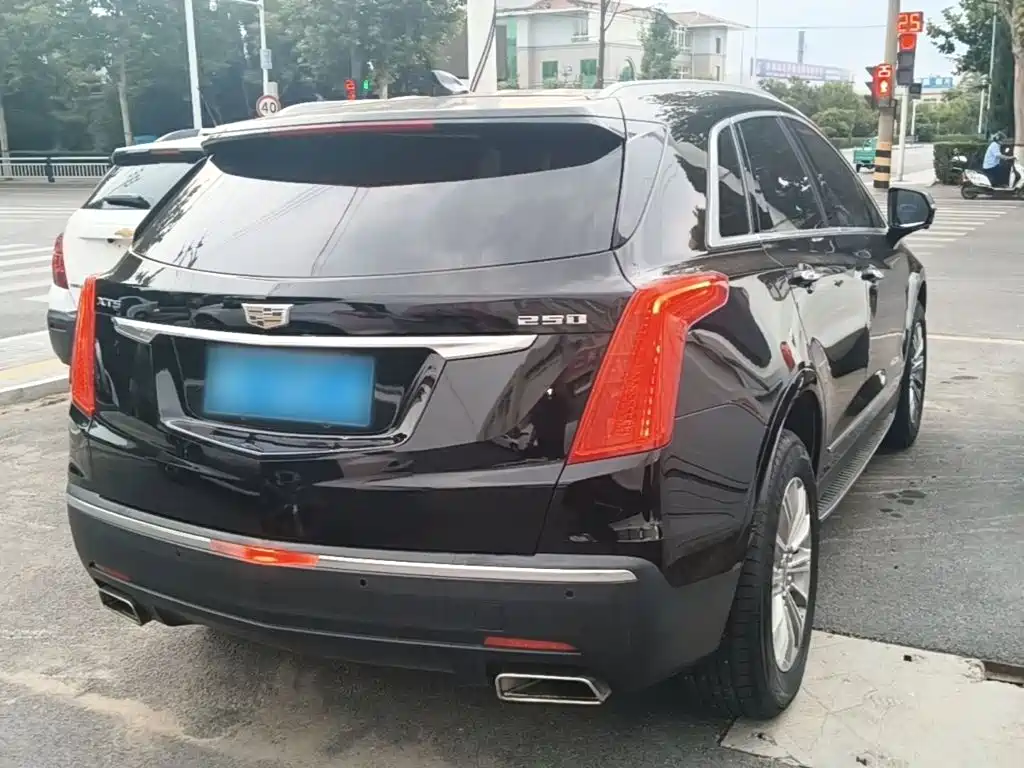 Cadillac XT5 2017 2016 25T Luxury Model