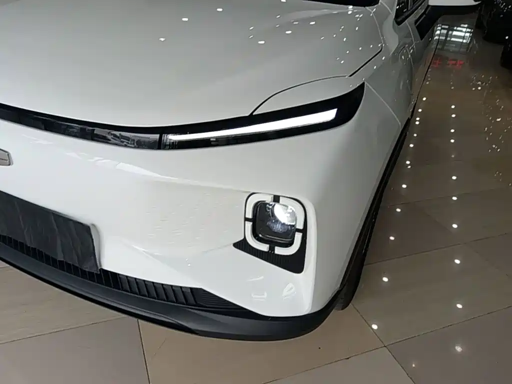 Фото 24 - Geely Geometry E Firefly