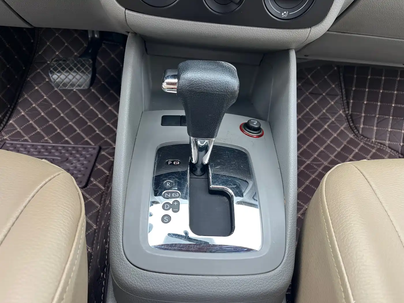 Volkswagen Bora 2011 2011 1.6L Automatic Fashion