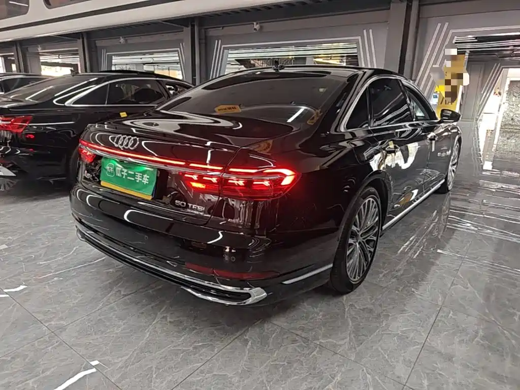 Фото 7 - Audi A8