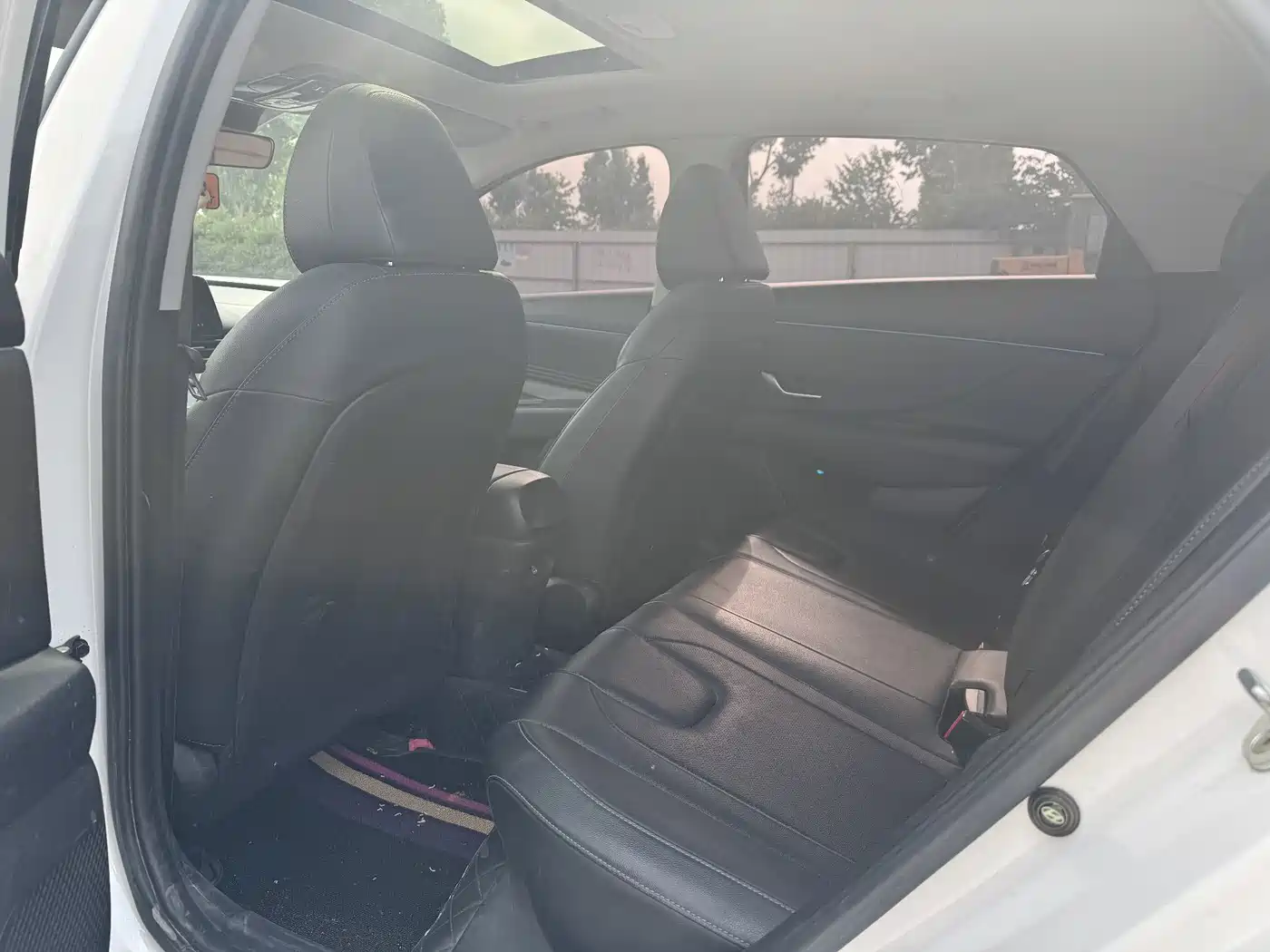 Hyundai Elantra 2021 1.5L CVT LUX Premium Edition фото 6