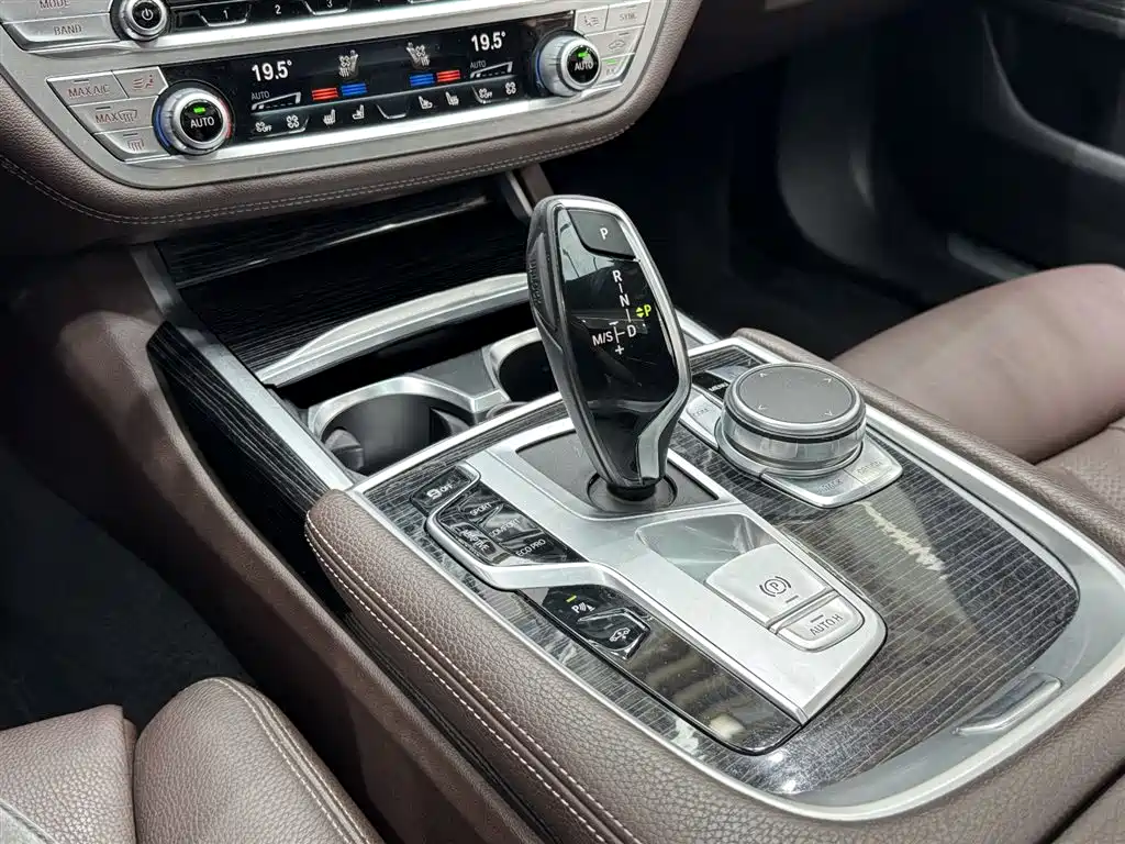 BMW 7 Series 2018 730Li Leading Type M Sport Package фото 12