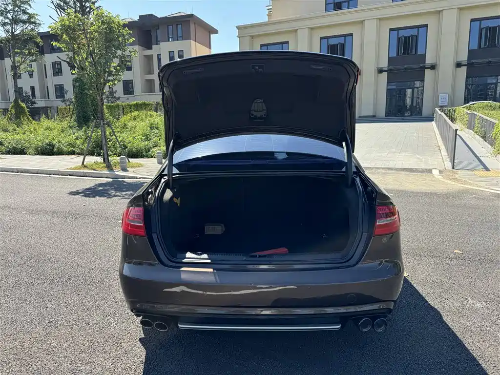 Фото 20 - Audi A4L