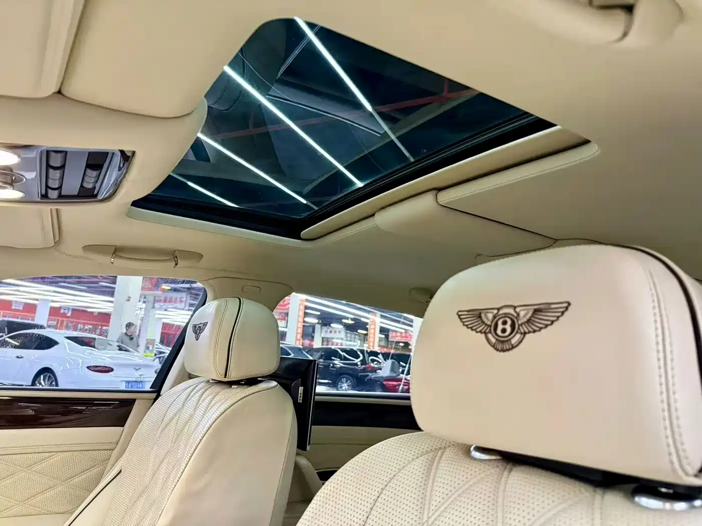 Фото 15 - Bentley Flying Spur