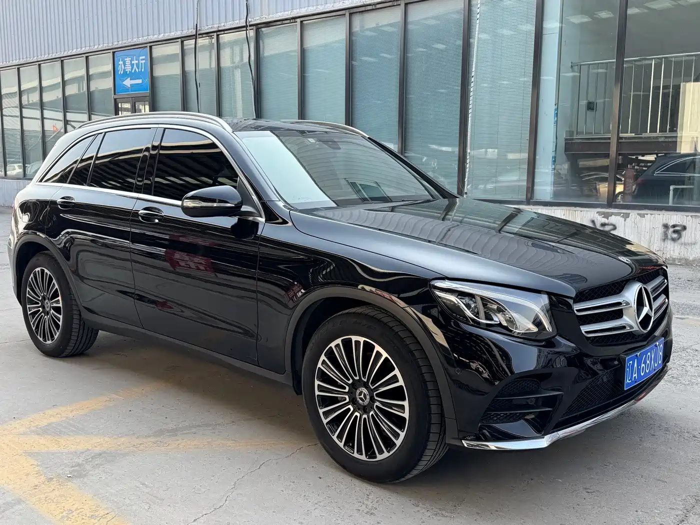 Mercedes-Benz GLC 2018 Facelift GLC 260 4MATIC Dynamic фото 6