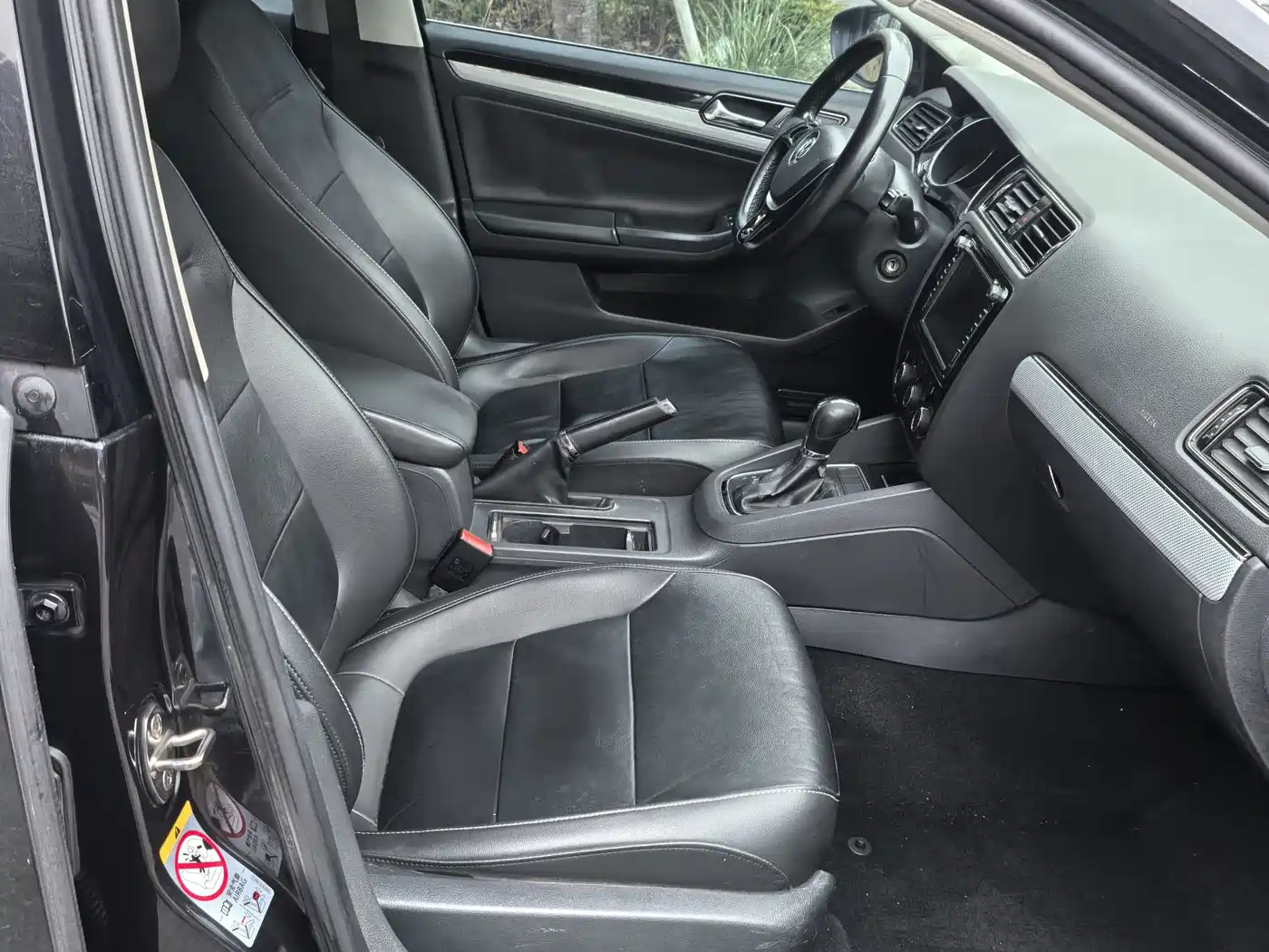 Volkswagen Sagitar 2017 1.6L Automatic Comfort фото 16