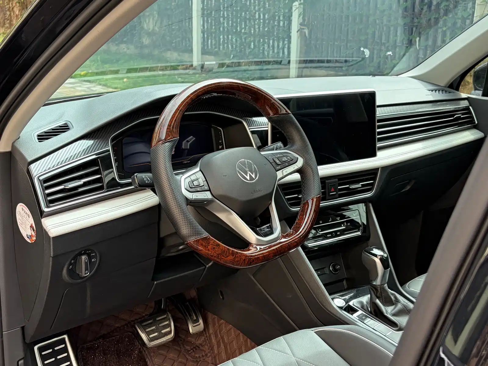 Фото 23 - Volkswagen Tiguan L