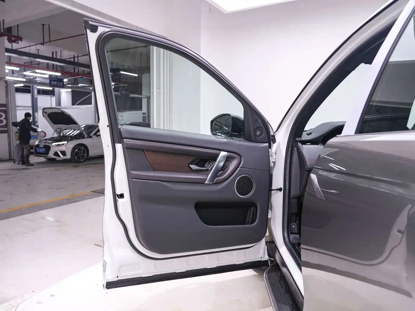 Land Rover Discovery Sport 2022 Model 249PS R-Dynamic S Performance Edition 5-Seater фото 13