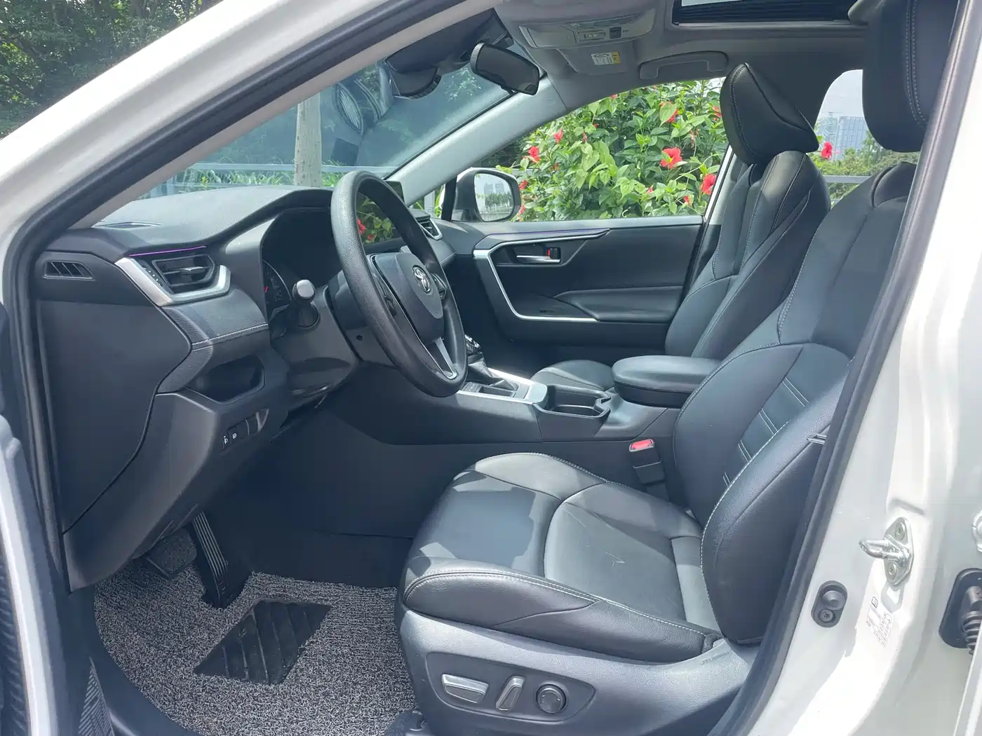 Toyota Wildlander 2021 2.0L CVT 4WD Luxury Edition фото 14