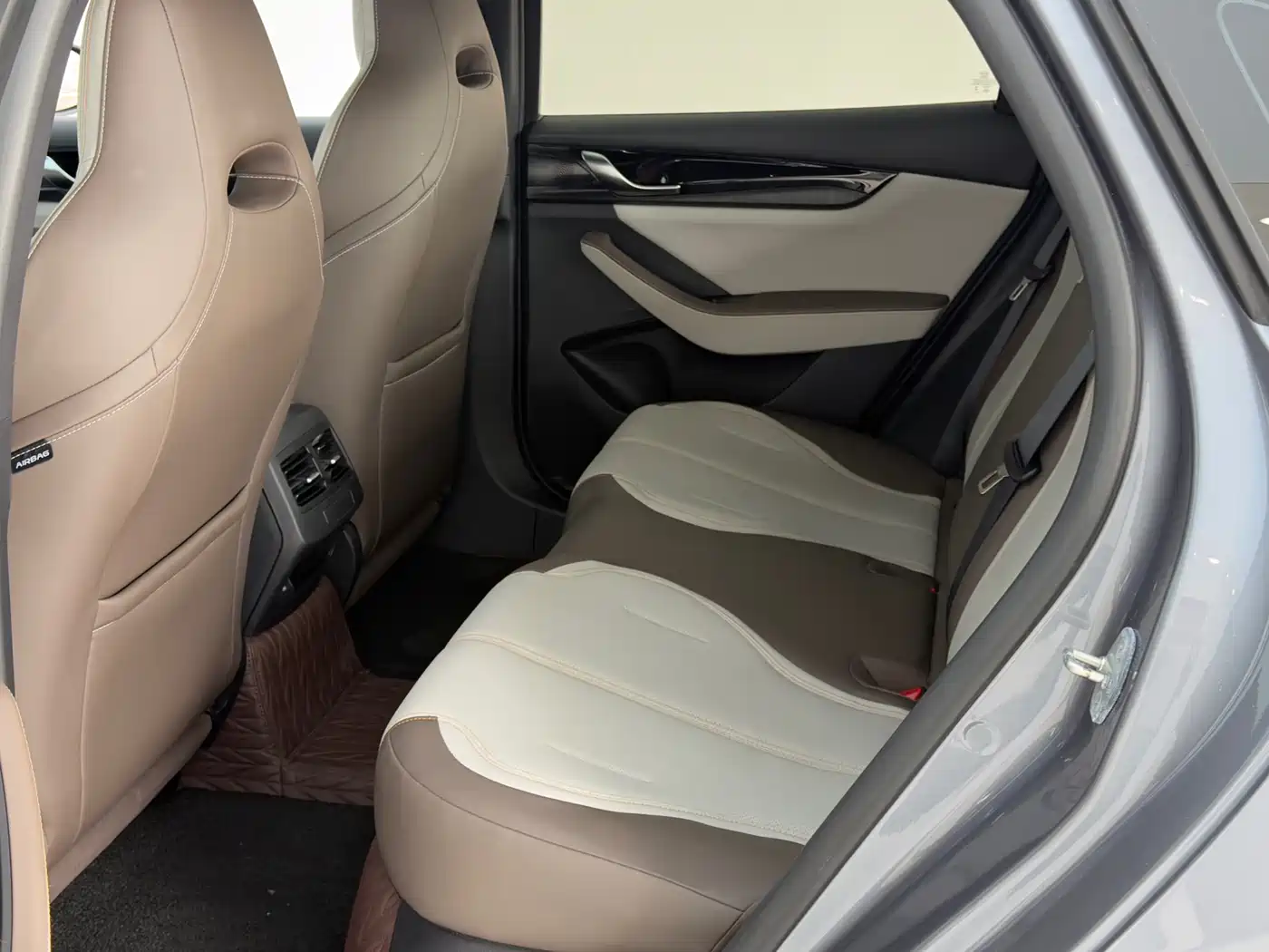 BYD Qin PLUS 2024 Glory Edition DM-i 55KM Leading фото 6