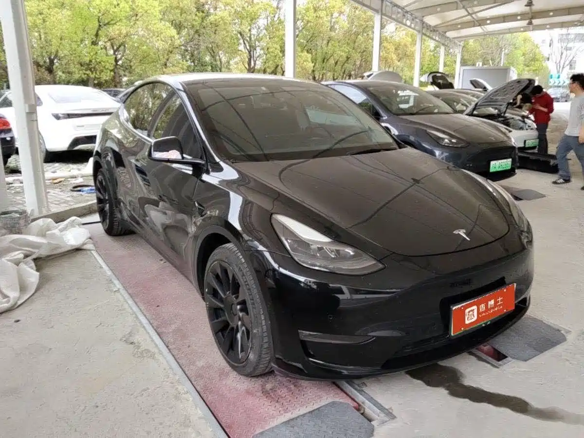 TESLA MODEL Y