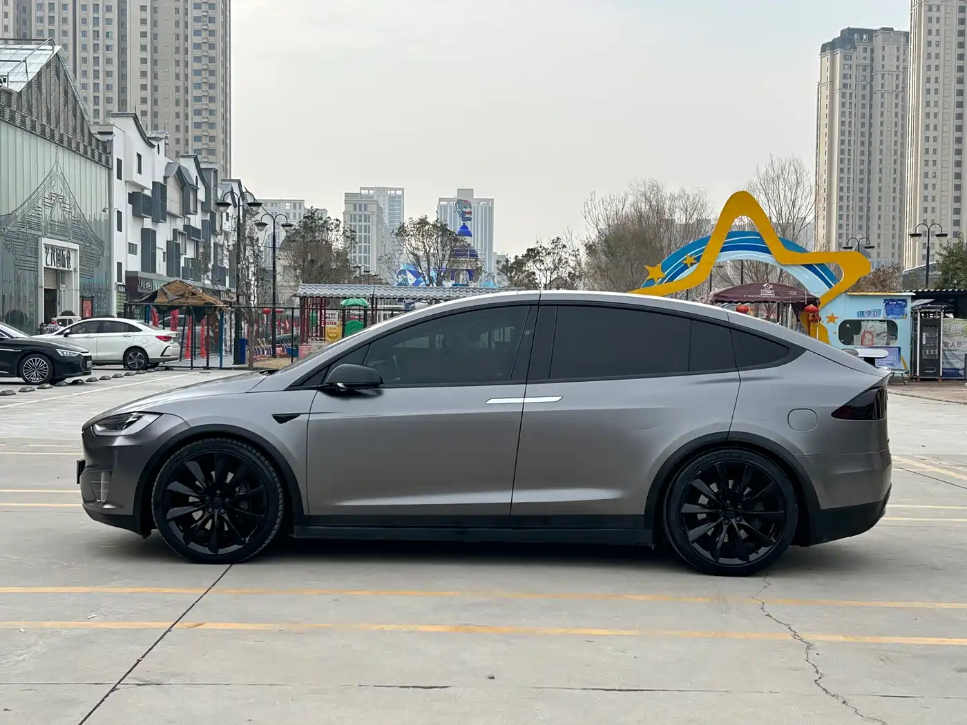 TESLA MODEL X