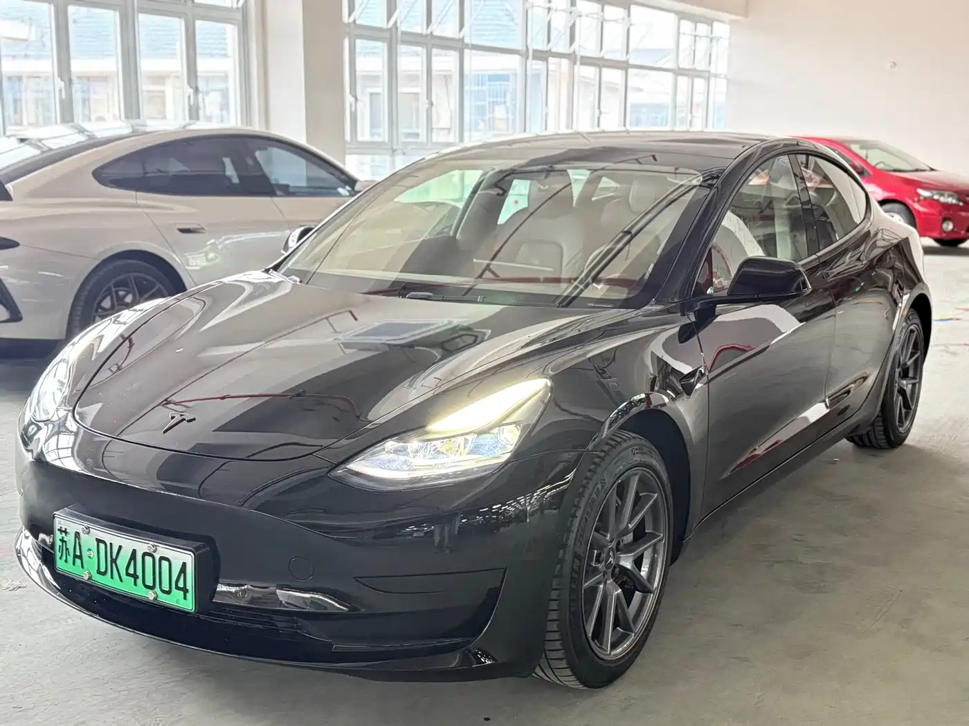 TESLA MODEL 3
