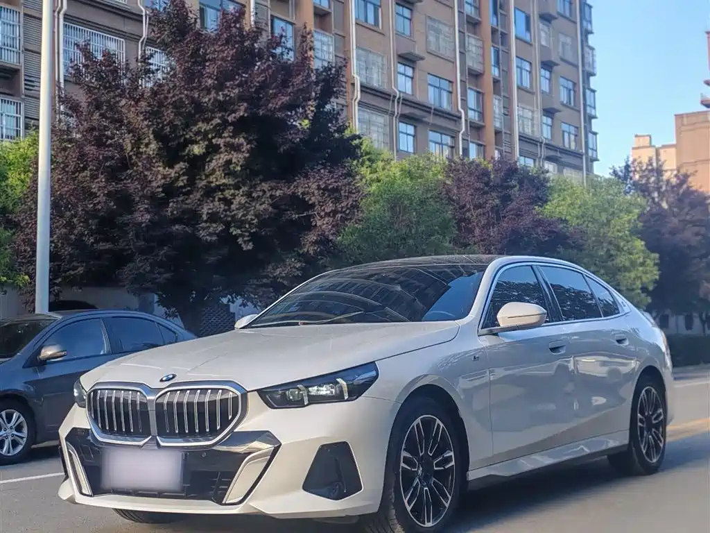 BMW 5 Series 2024 525Li M Sport Package