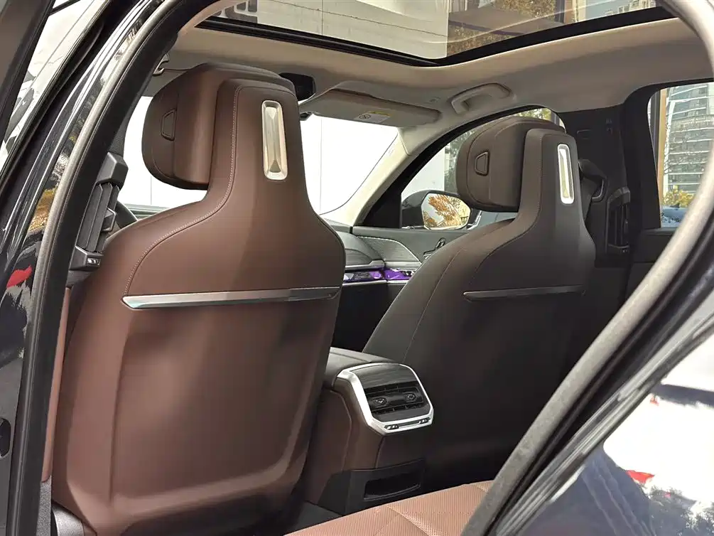 BMW 7 Series 2023 Model 735Li M Sport Package фото 26