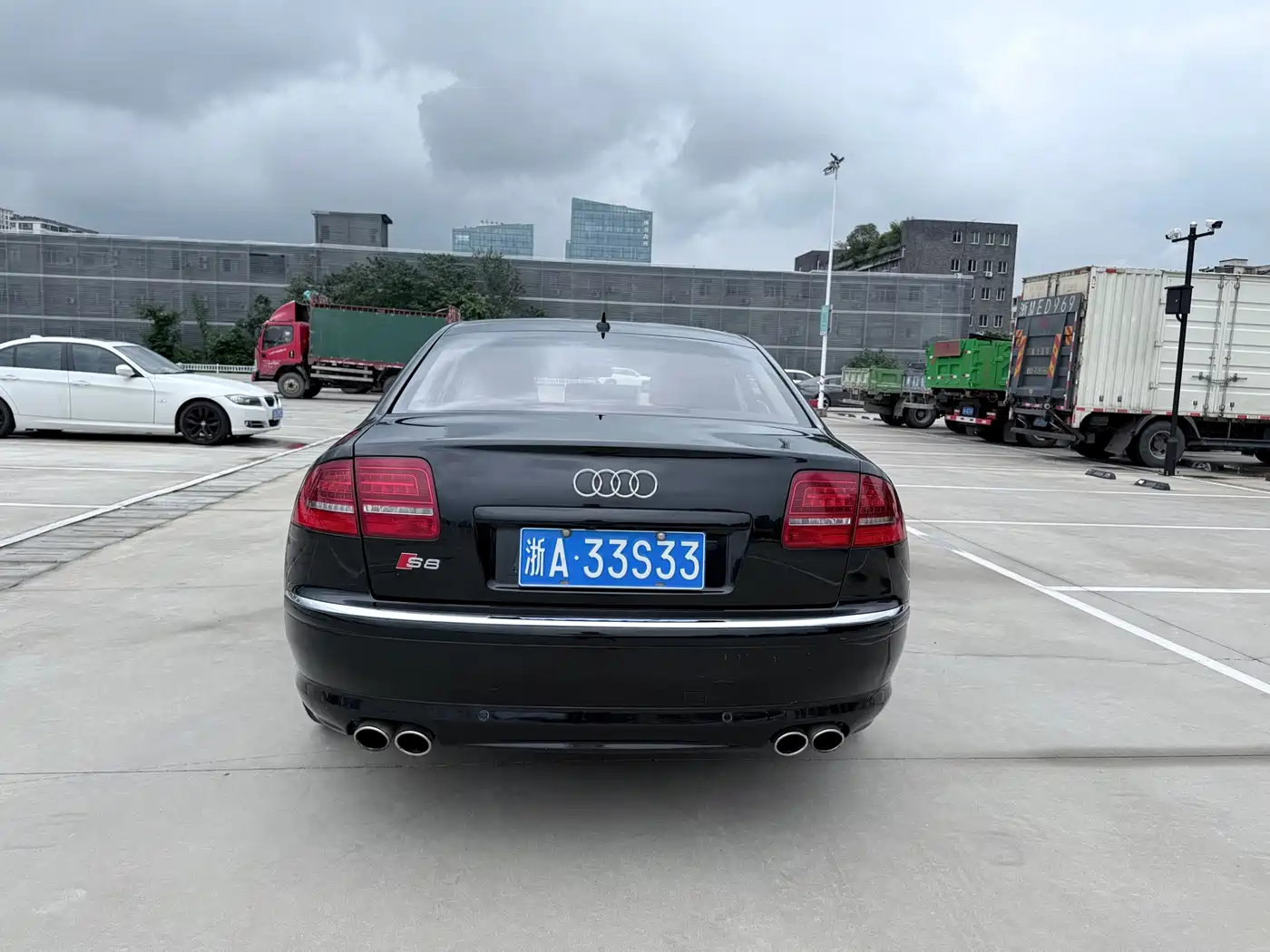 Audi S8 2010 2009 Audi S8 5.2 FSI quattro
