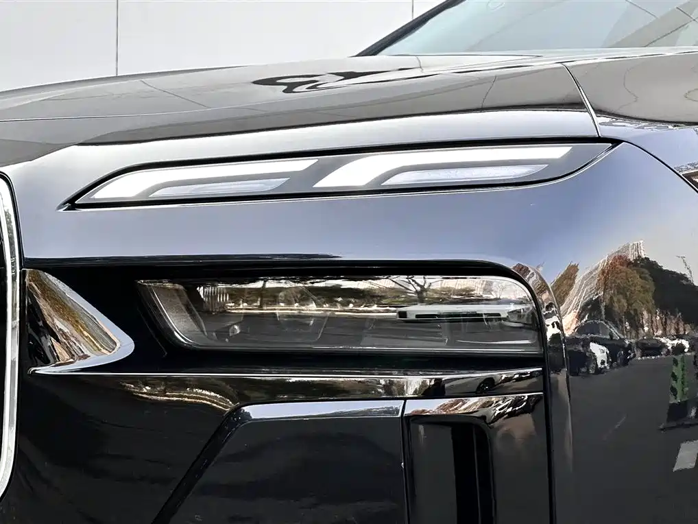 BMW 7 Series 2023 Model 735Li M Sport Package фото 10