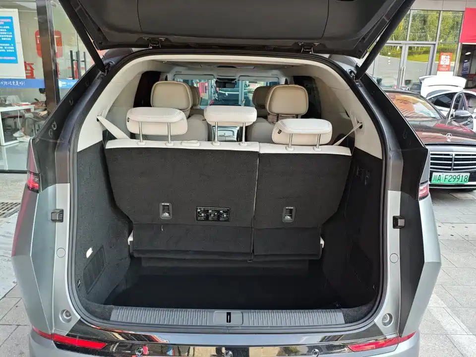 XPeng X9 2025 2025 Extended Range Edition