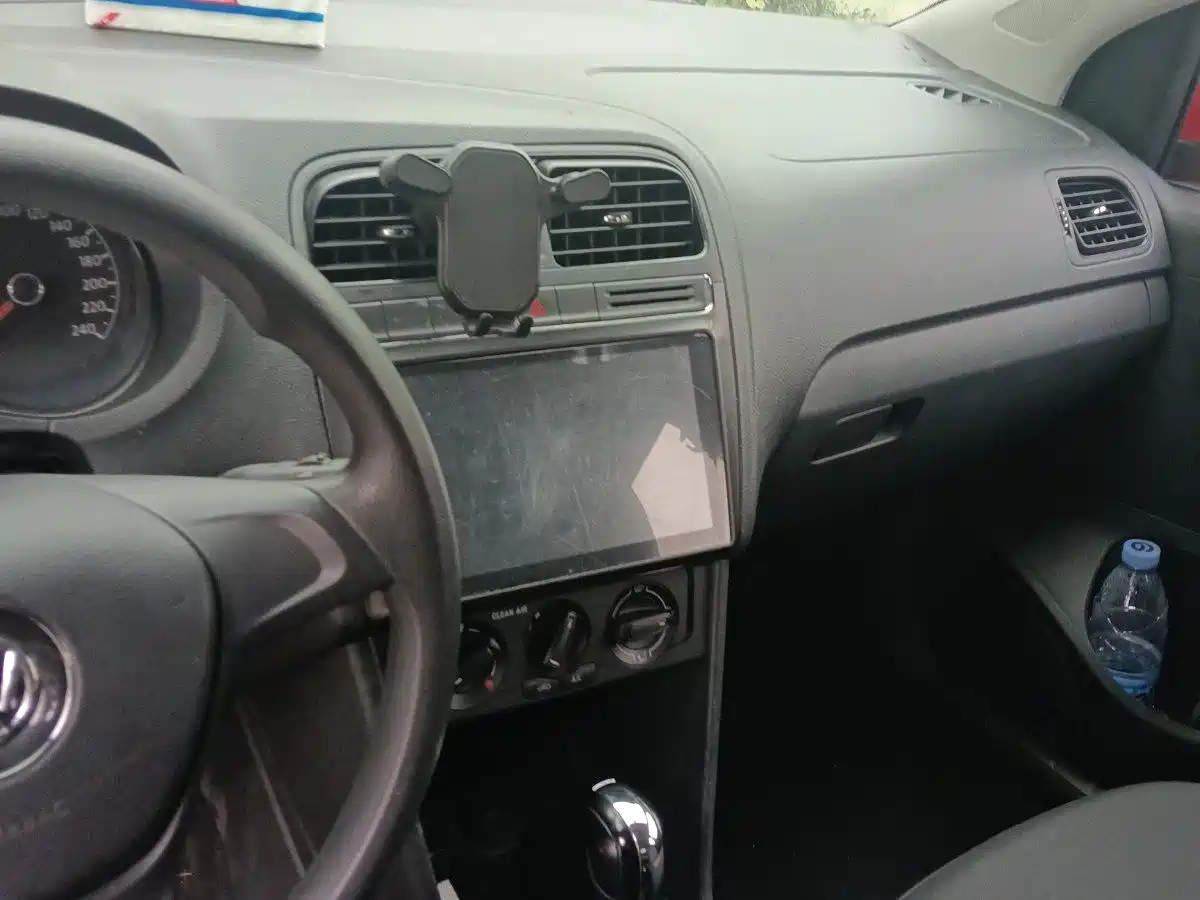 Volkswagen Polo 2016 1.4L Automatic Trend фото 4