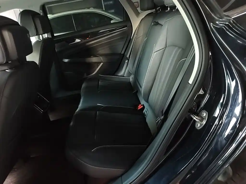 Volkswagen Passat 2024 330TSI Elite Edition фото 13
