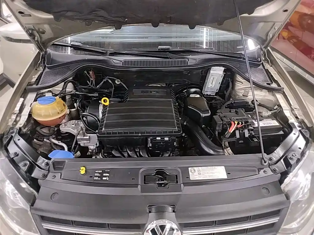 Volkswagen Polo 2016 1.4L Cross Polo Automatic фото 20