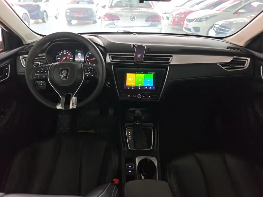 Фото 10 - Roewe i5