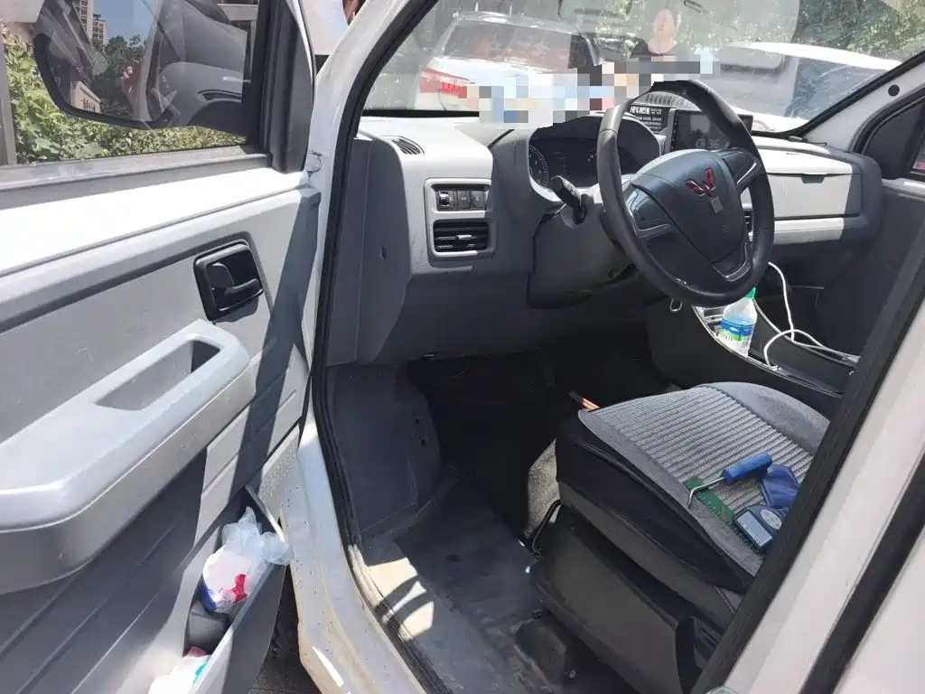Wuling Motors Wuling Yangguang 2024 2024 300km Comfort Passenger Version 60kW