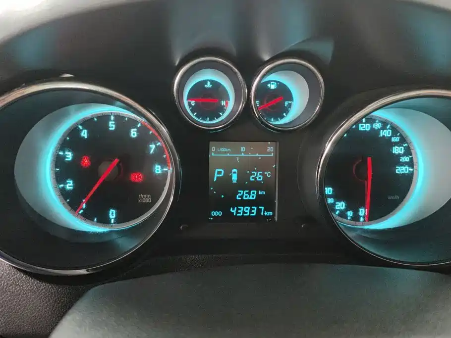 Changan CS35 2014 2014 1.6L Automatic Luxury Type China V