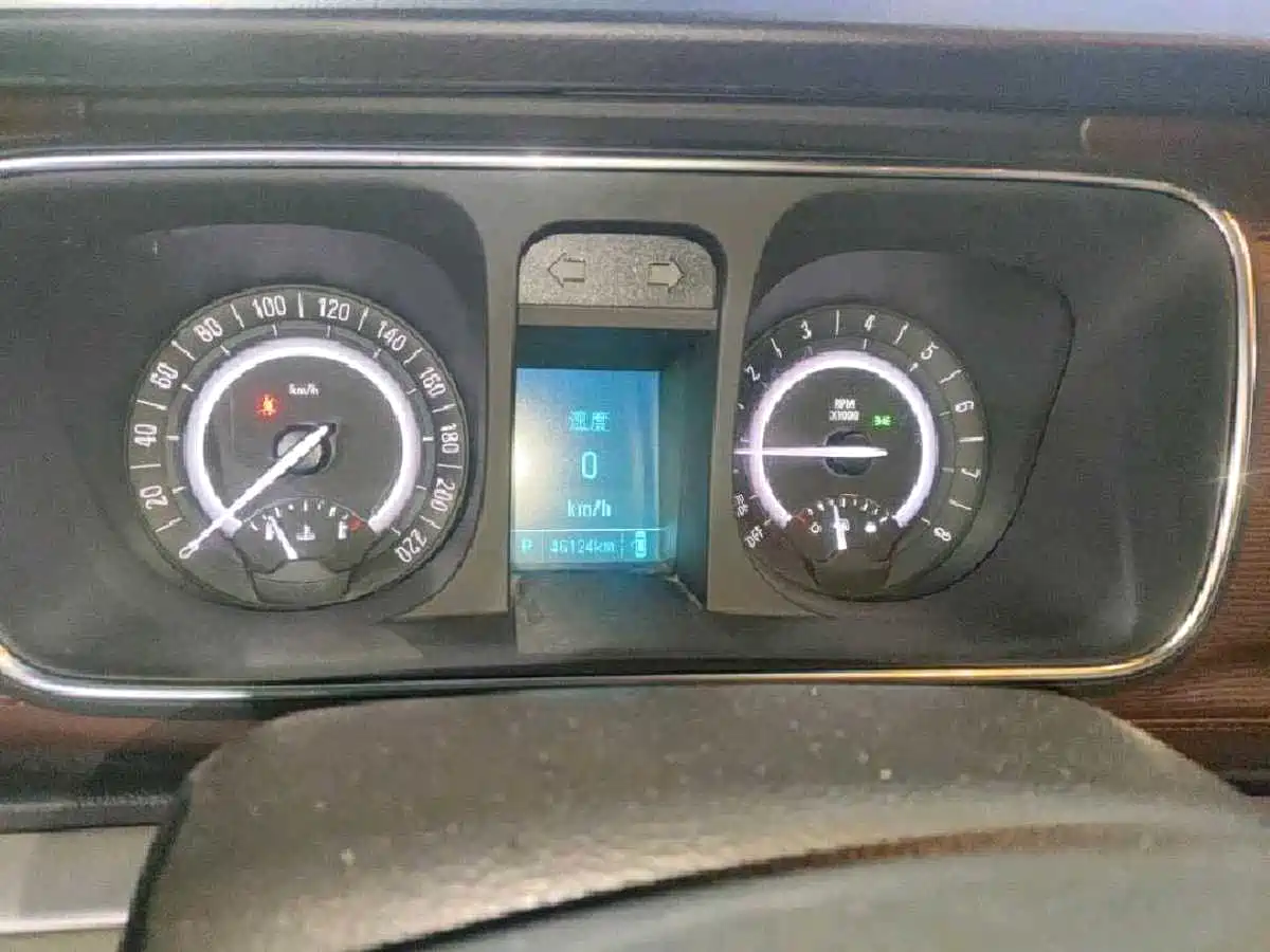 Buick GL8 2018 28T Premium Model China VI фото 10