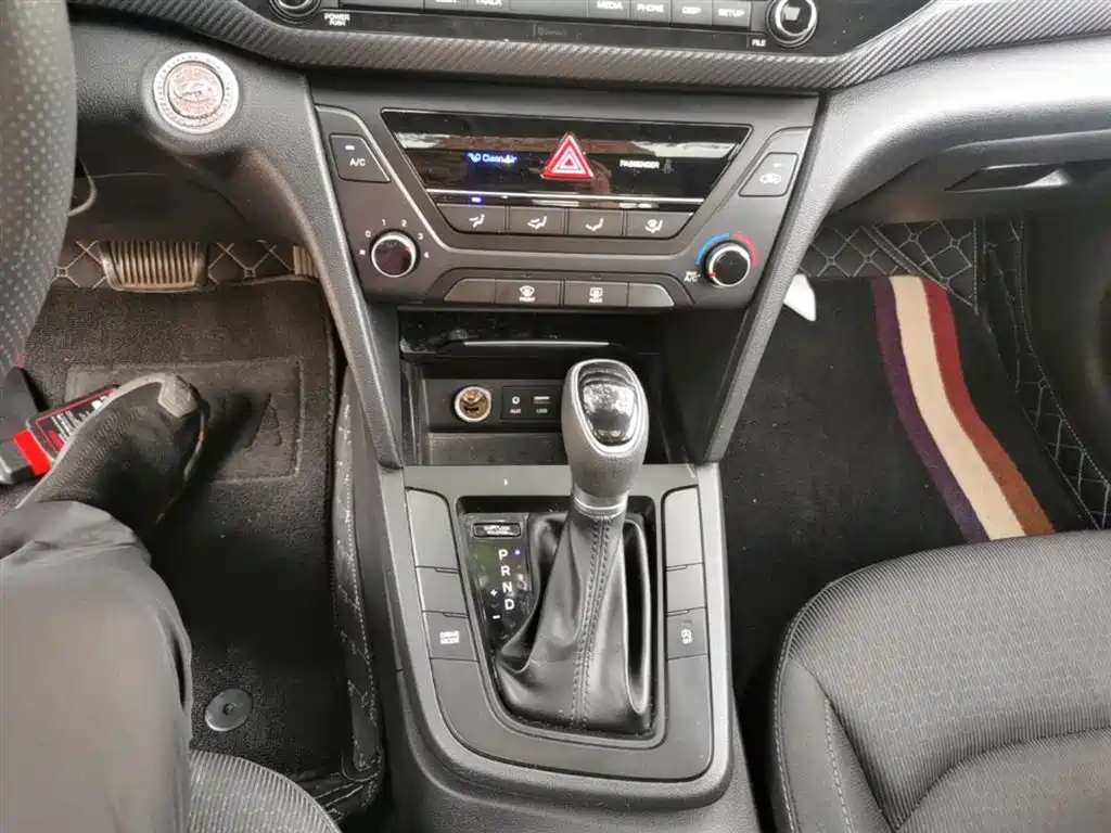 Hyundai Elantra 2018 1.4T DCT Dynamic·Vitality Model фото 14