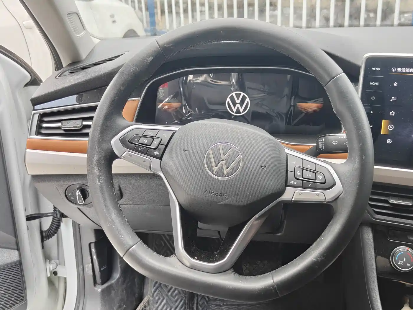 VOLKSWAGEN BORA