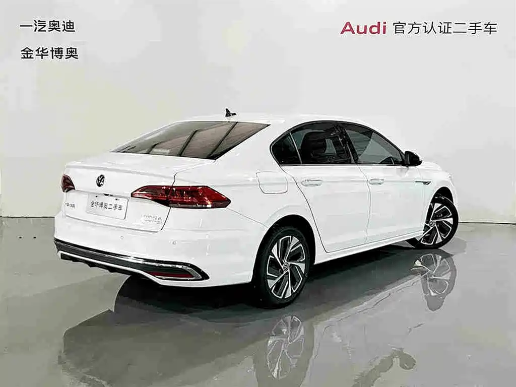 Volkswagen Bora 2023 300TSI DSG Premium Edition фото 4