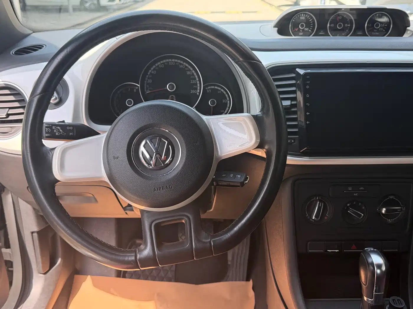 Volkswagen Beetle 2014 1.4TSI Fashion Edition фото 8